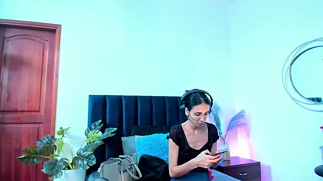 Snapshot of Nina_Cavaali chatting on 10.10.25 Nina Cavaali online show from 10.10.25