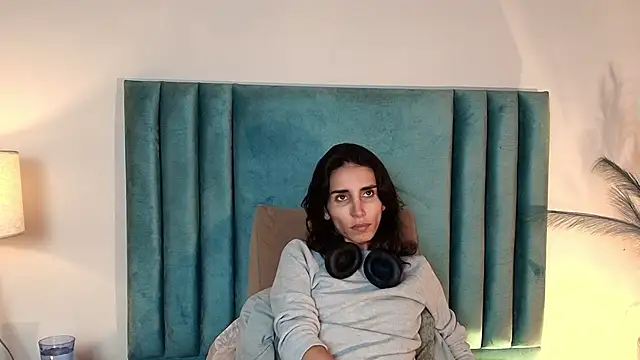 Snapshot of Nina_Cavaali chatting on 10.12.25 Nina Cavaali online show from 10.12.25