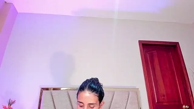 Snapshot of Nina_Cavaali chatting on 10.20.25 Nina Cavaali online show from 10.20.25