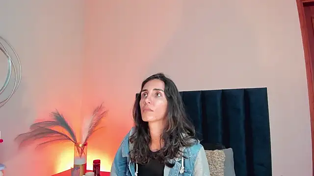 Snapshot of Nina_Cavaali chatting on 10.24.25 Nina Cavaali online show from 10.24.25