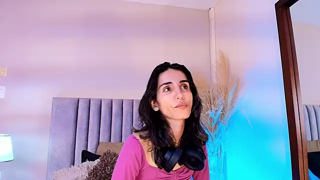 Snapshot of Nina_Cavaali chatting on 10.25.25 Nina Cavaali online show from 10.25.25