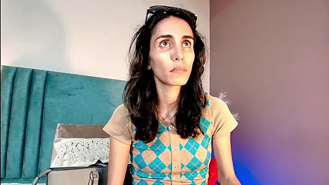 Snapshot of Nina_Cavaali chatting on 10.28.25 Nina Cavaali online show from 10.28.25