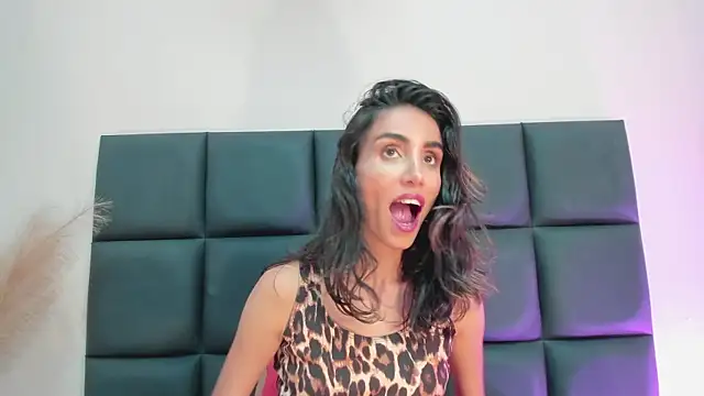 Snapshot of Nina_Cavaali chatting on 10.31.25 Nina Cavaali online show from 10.31.25