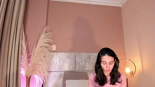 Snapshot of Nina_Cavaali chatting on 11.04.25 Nina Cavaali online show from 11.04.25