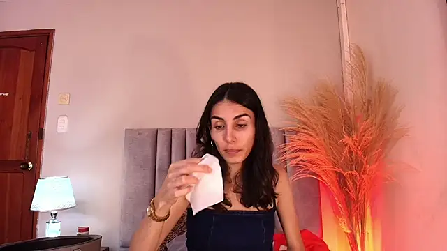 Snapshot of Nina_Cavaali chatting on 11.11.25 Nina Cavaali online show from 11.11.25