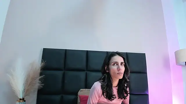 Snapshot of Nina_Cavaali chatting on 11.12.25 Nina Cavaali online show from 11.12.25