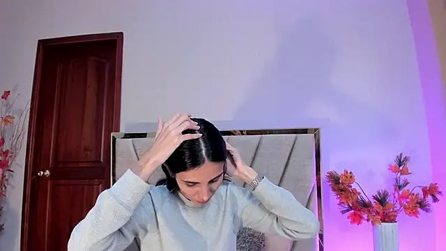 Snapshot of Nina_Cavaali chatting on 11.13.25 Nina Cavaali online show from 11.13.25