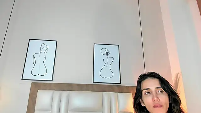 Snapshot of Nina_Cavaali chatting on 11.23.25 Nina Cavaali online show from 11.23.25