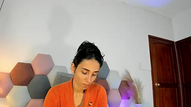 Snapshot of Nina_Cavaali chatting on 11.30.25 Nina Cavaali online show from 11.30.25