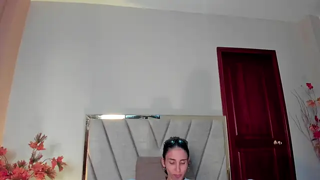 Snapshot of Nina_Cavaali chatting on 12.04.25 Nina Cavaali online show from 12.04.25