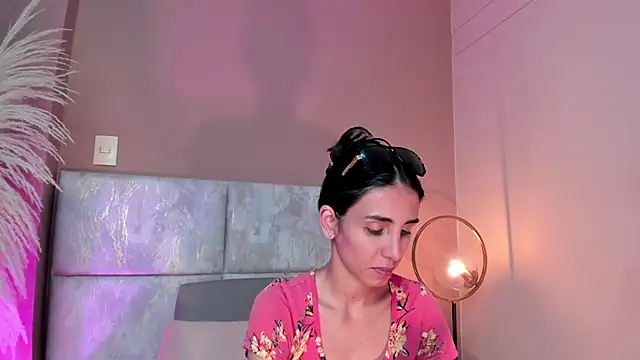 Snapshot of Nina_Cavaali chatting on 12.15.25 Nina Cavaali online show from 12.15.25