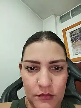 Mia Hampton online show from 05.19.26