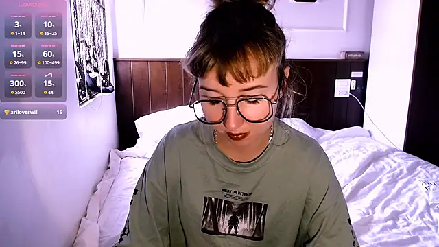 Cosmo Riri online show from 01.23.25