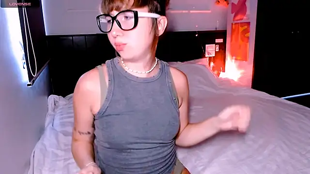 Cosmo Riri online show from 09.29.25