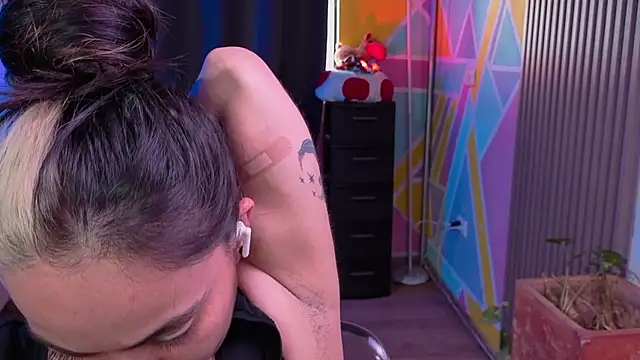 Cuttiealice online show from 11.11.25