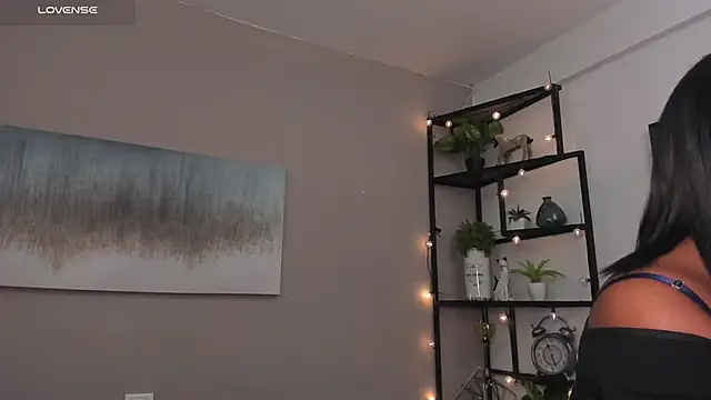 Briana Wells  online show from 04.24.26