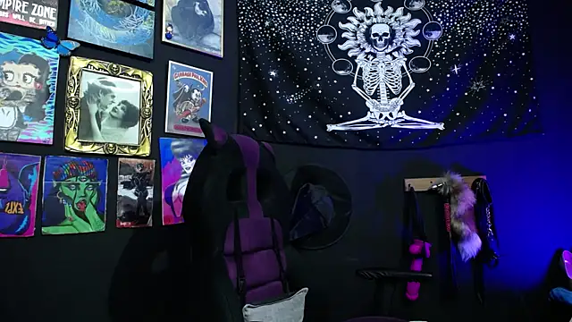 Yourmadame P online show from 12.22.24