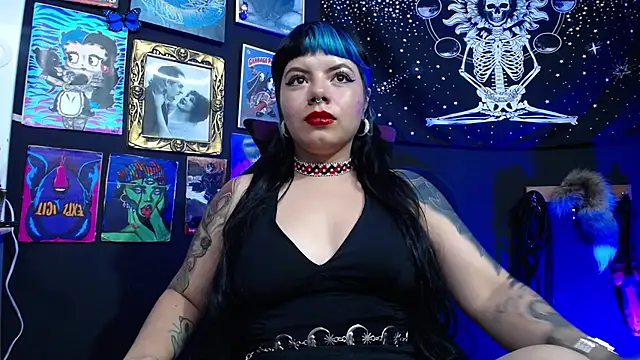 Yourmadame P online show from 01.17.25