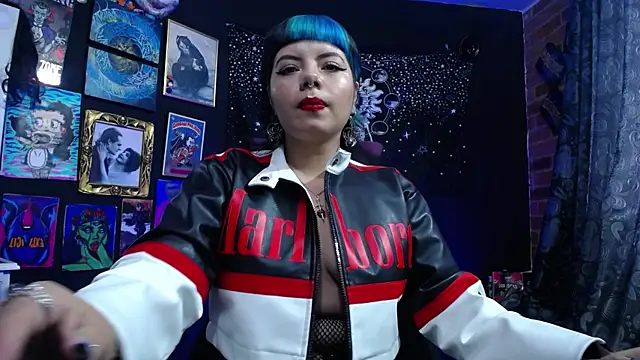 Yourmadame P online show from 02.06.25