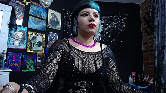 Yourmadame P online show from 02.11.25