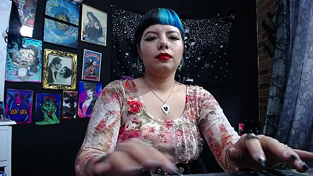 Yourmadame P online show from 02.12.25