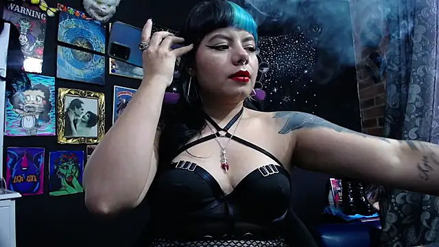 Yourmadame P online show from 02.19.25