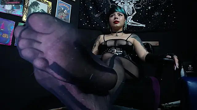 Yourmadame P online show from 03.20.25