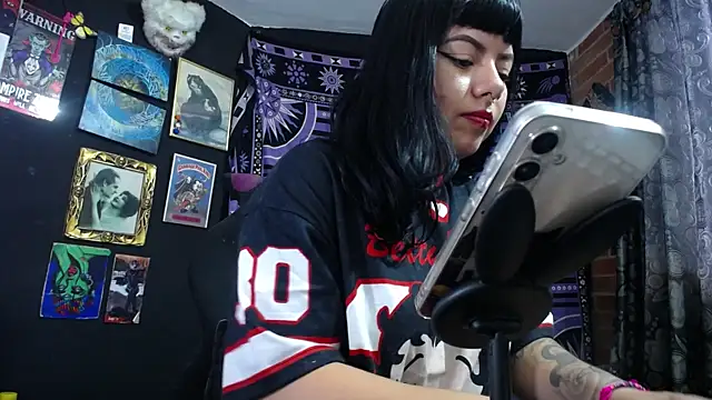 Yourmadame P online show from 07.29.26