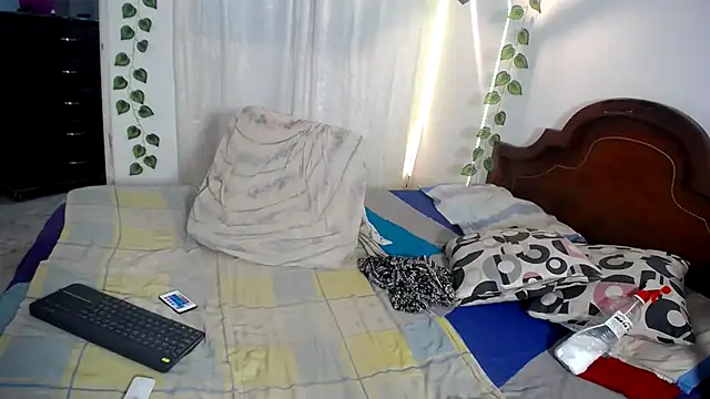 ivonne  hott1 online show from 10.17.25