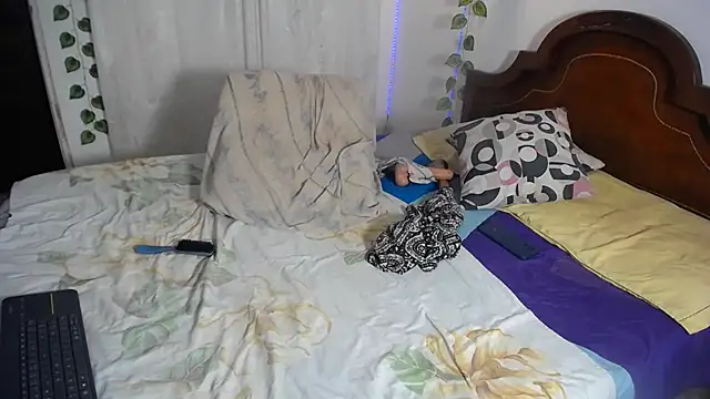 ivonne  hott1 online show from 12.14.25