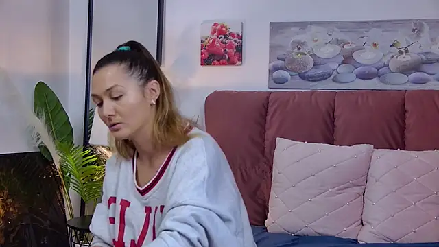 NicolLopeze online show from 12.20.24