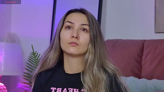 NicolLopeze online show from 11.14.25