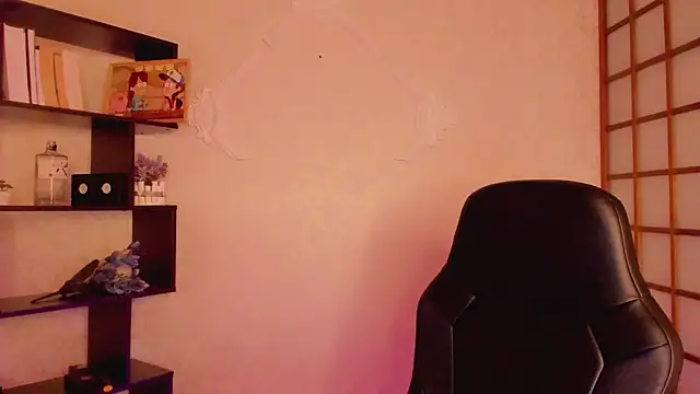 KateCuddle online show from 02.10.25