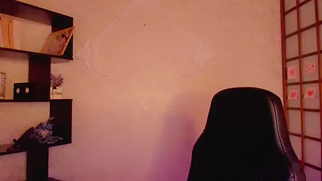 KateCuddle online show from 02.14.25