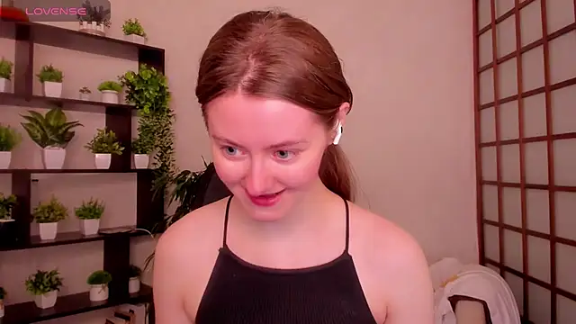 KateCuddle online show from 05.04.26