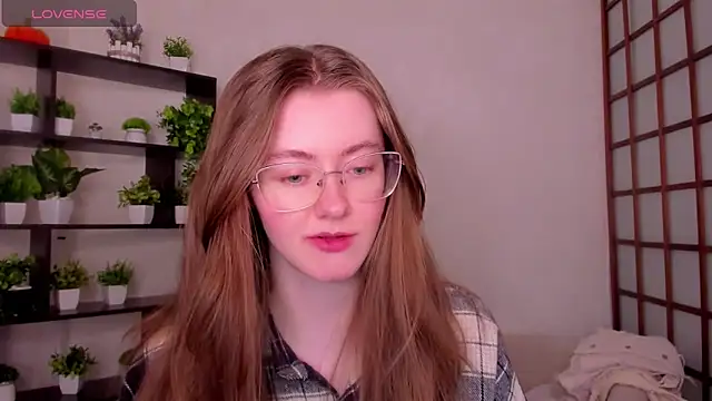 KateCuddle online show from 05.12.26