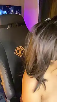 Snapshot of Maple_Honeycome chatting on 01.10.25 Maple Honeycome online show from 01.10.25