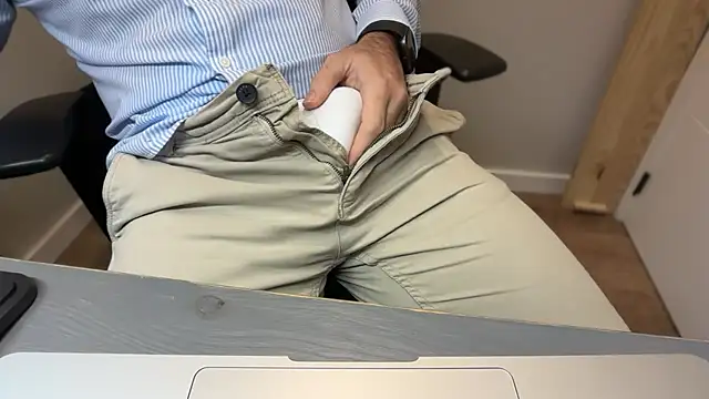 Snapshot of rickyi2023 chatting on 11.10.25 rickyi2023 online show from 11.10.25