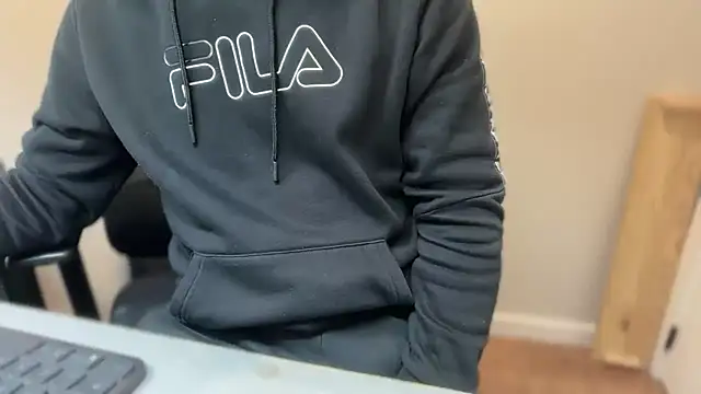 Snapshot of rickyi2023 chatting on 11.19.25 rickyi2023 online show from 11.19.25