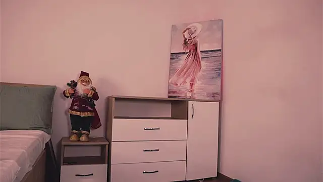 Snapshot of Misslullu chatting on 12.04.25 Misslullu online show from 12.04.25