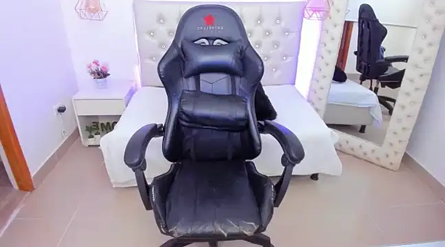 xiomara  cortes online show from 02.17.25