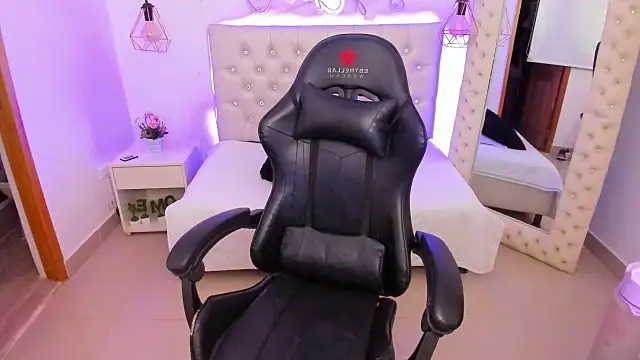 xiomara  cortes online show from 03.18.25