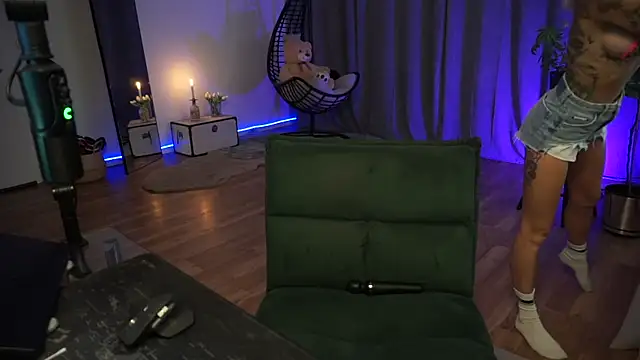 LaraPunkt online show from 09.20.25