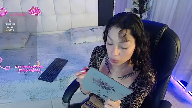 LiaVillalobos online show from 12.16.25