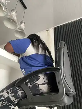 Snapshot of sharik-browns chatting on 03.06.26 sharik-browns online show from 03.06.26