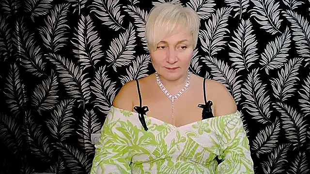 Snapshot of Olivia_playful chatting on 12.08.24 Olivia playful online show from 12.08.24