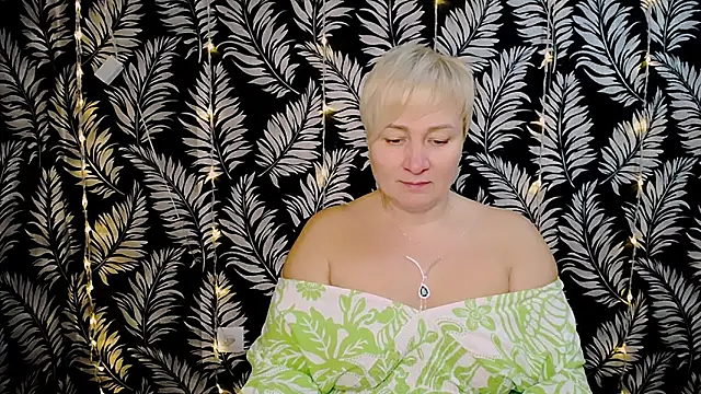 Snapshot of Olivia_playful chatting on 12.30.24 Olivia playful online show from 12.30.24