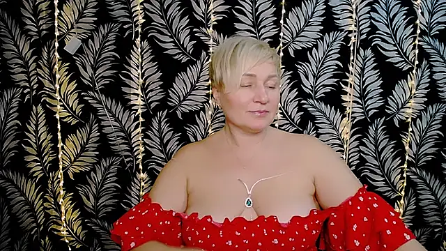 Snapshot of Olivia_playful chatting on 02.15.25 Olivia playful online show from 02.15.25