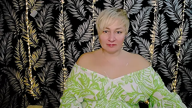 Snapshot of Olivia_playful chatting on 02.22.25 Olivia playful online show from 02.22.25