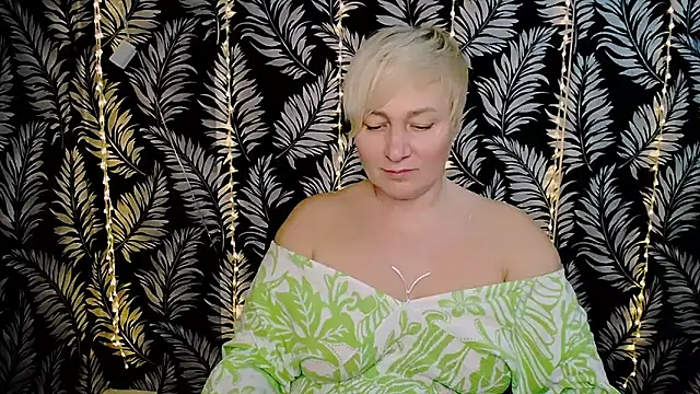 Snapshot of Olivia_playful chatting on 02.22.25 Olivia playful online show from 02.22.25